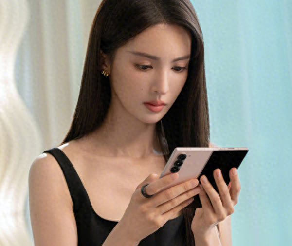 三星 Galaxy Z Fold6 好评如潮，成办公室最靓的仔