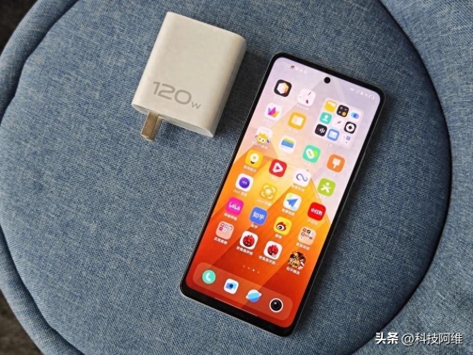 手机厂商为何减少千元机发布？中端机型降价成新趋势，iQOO Z8 就是例子