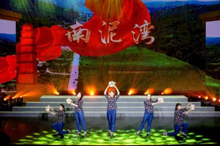 2024上海民办高校师生庆祝中华人民共和国成立75周年歌会圆满举行