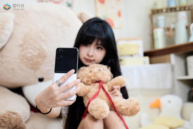 Xiaomi MIX Flip 发布，能否打破小折叠屏手机的困境？