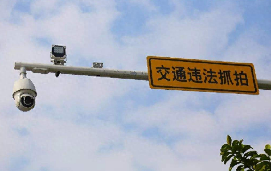 停车盖车衣也违规？车主被记 9 分罚款，这是怎么回事？