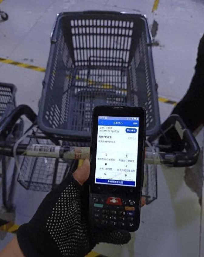 在西安当快递分拣员有多累？月走600公里，有人一月只挣五千多