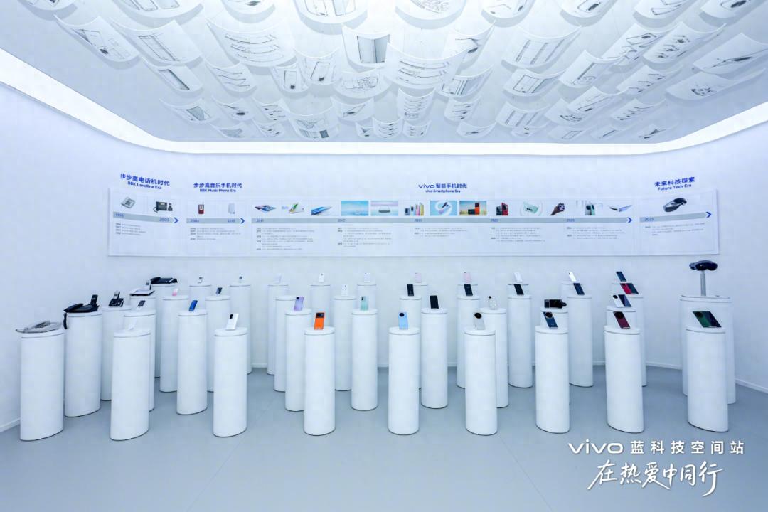 vivo 成立三十周年特别展，蓝科技与时光长廊尽显精彩