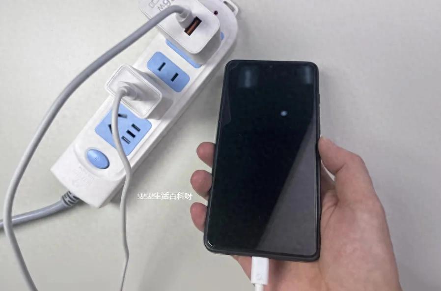 手机充电别马虎！这些错误充电方式，小心手机报废