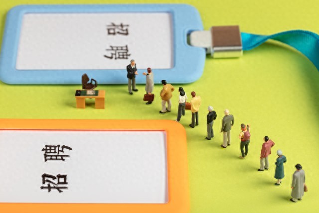 手握毕业证成打工人，传统外贸与跨境电商该如何抉择？