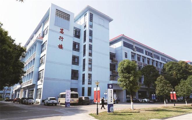 广西物流职业技术学院男