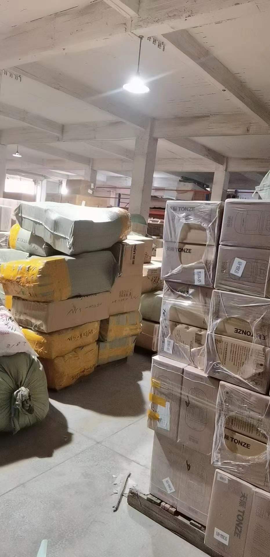 中国发快递到英国费用多少？解析快递运费组成与计算方式