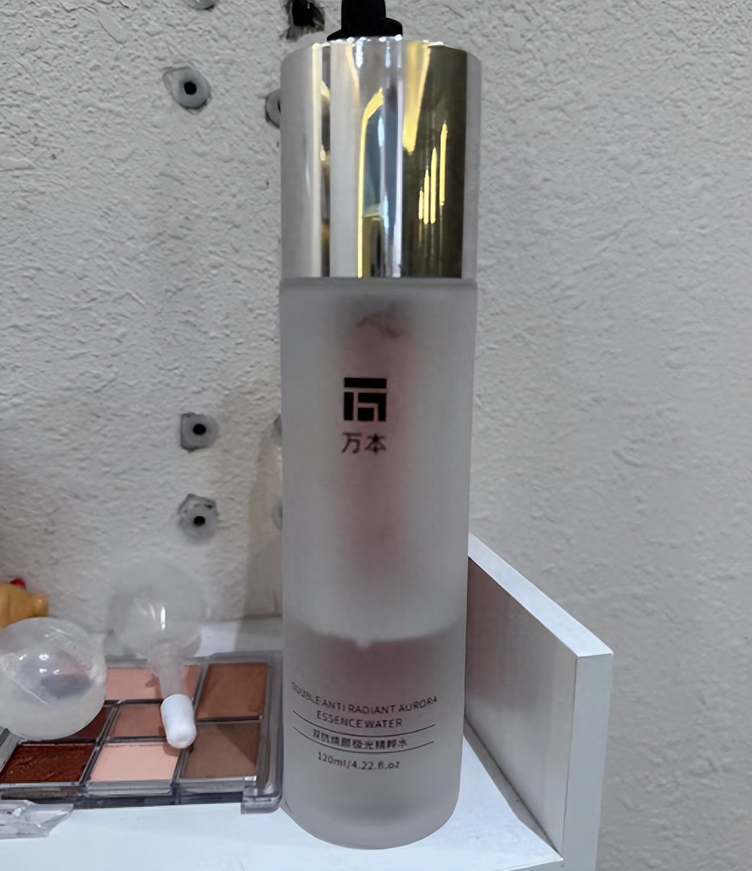 详细阅读:28天实测!5款热门精华水测评,这款89元的竟成黑马? 28天实测!5款热门精华水测评,这款89元的竟成黑马?