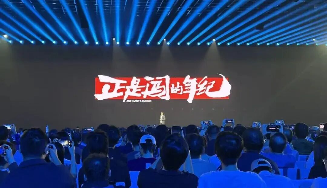 小米 17 自拍场景革新，夜间拍摄噪点控制优于苹果 15 Pro Max