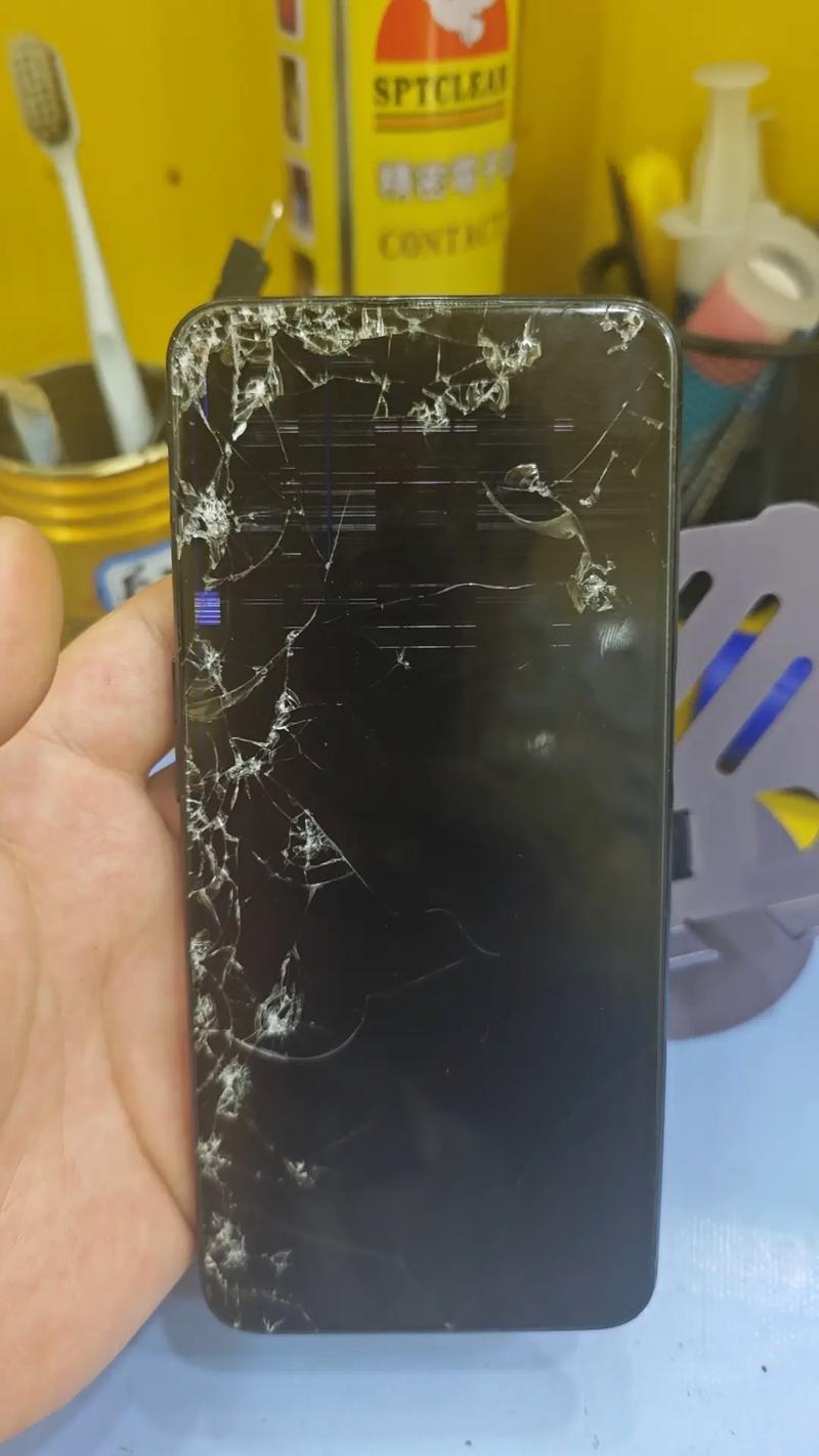 手机屏幕碎了别慌！换屏与否，看这里的分析和对比