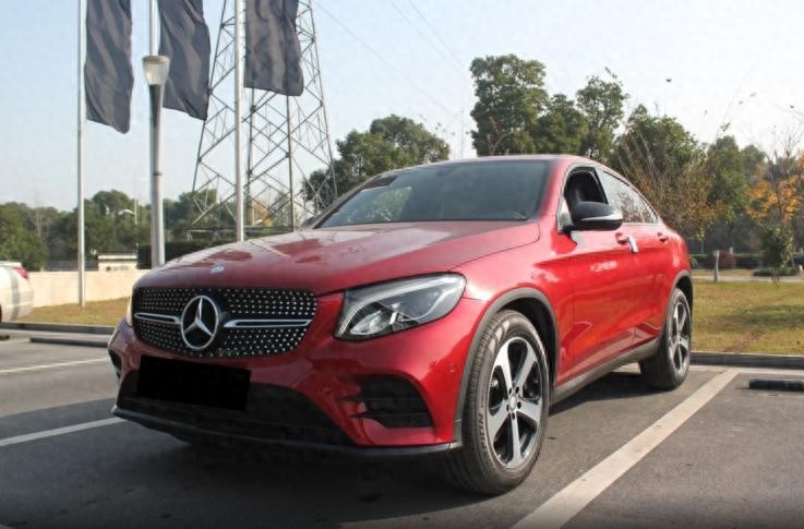 年轻消费群体预算有限，奔驰GLC轿跑SUV值得试驾吗？