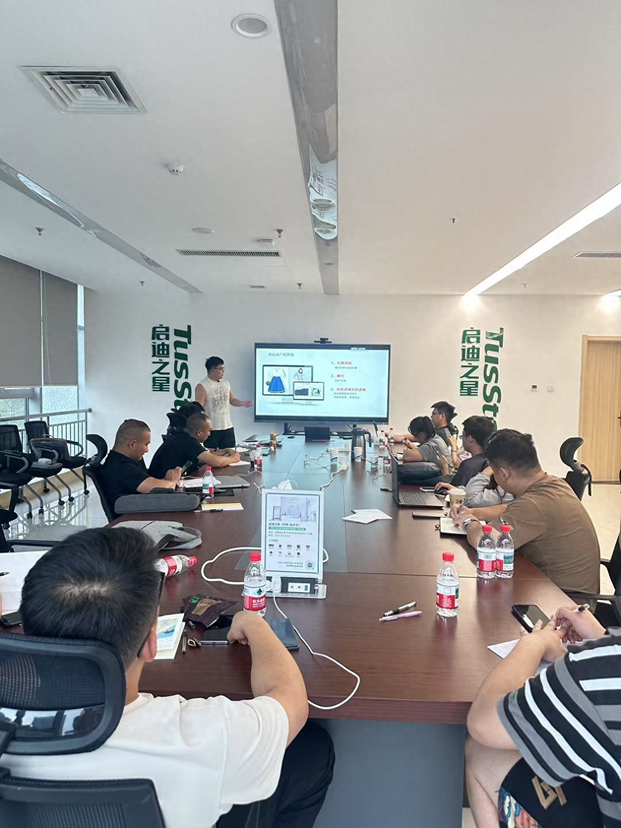 拼多多企业店铺怎么选？看清这两点，别再被坑了